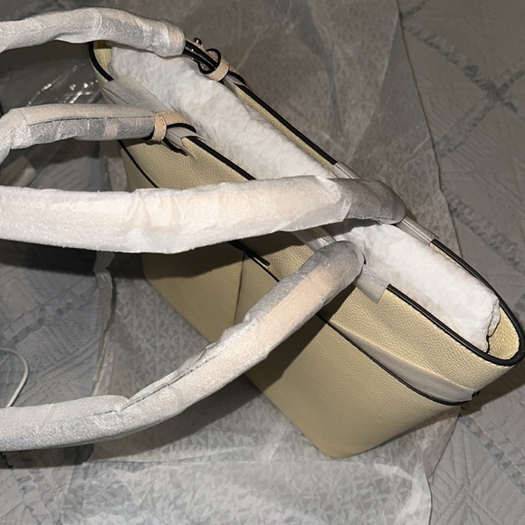 Purse - Picture 2 of 5